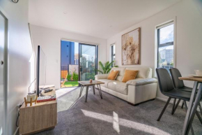 King bed on Hagley Park corner in the CBD